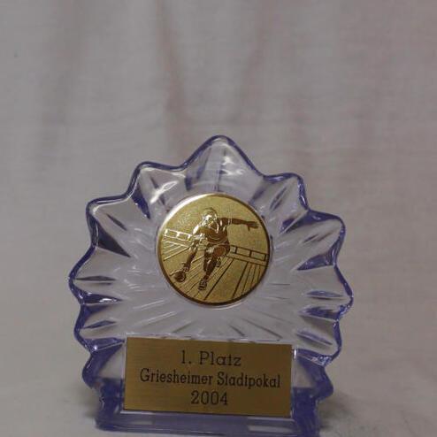 Trophäe mit goldener Medaille für den 1. Platz beim Griesheimer Stadtpokal 2004.