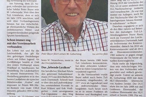 Peter Bayer, älterer Herr mit Brille, feiert seinen 90. Geburtstag in einem Artikel über seine Sportkarriere und Ehrenamtlichkeit.