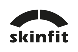 Logo von Skinfit, bestehend aus einem stilisierten Bogen und dem Schriftzug „skinfit“ in fetter Schrift.