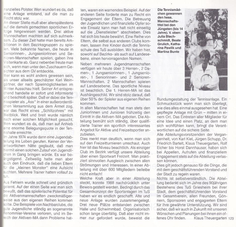 Ein textdokument mit Informationen über Tennisvereine, Jugendarbeit und sportliche Aktivitäten, umgeben von handschriftlichen Notizen.