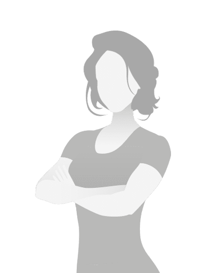 Eine stilisierte weibliche Figur mit über Kreuz gelegten Armen und einem schlichten Oberteil.